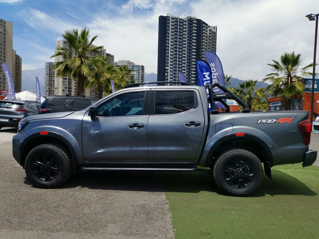 Nissan Navara 2.3d Pro4x Diesel 4x4 Dob.cab. At 4p año 2022