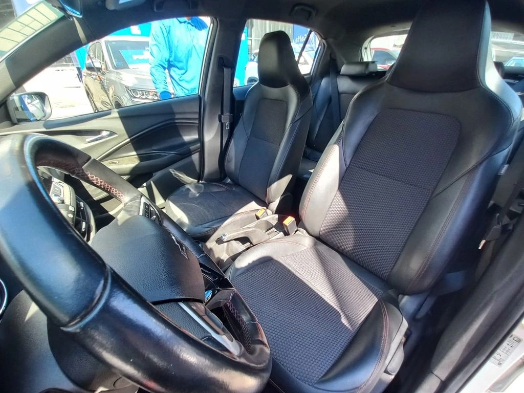 Chevrolet Onix 1.0t Rs Mt 5p año 2022