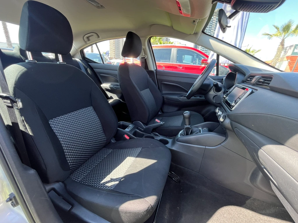 Nissan Versa 1.6 Sense 4x2 Mt 4p año 2025
