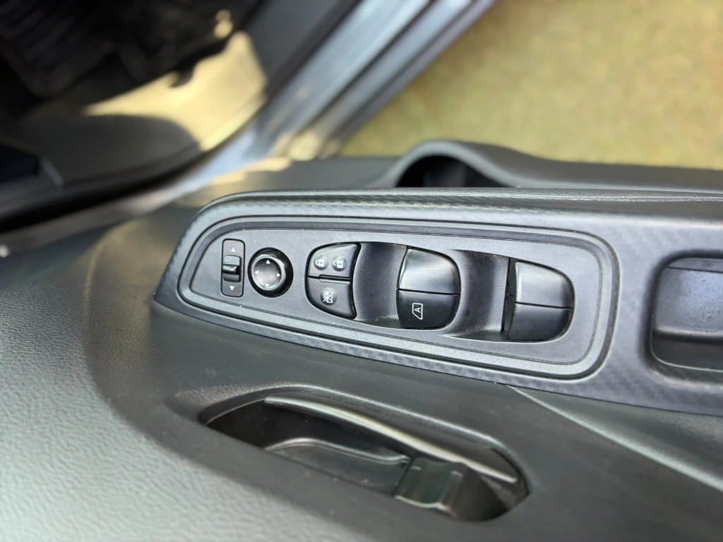 Nissan Versa 1.6 Sense 4x2 Mt 4p año 2025