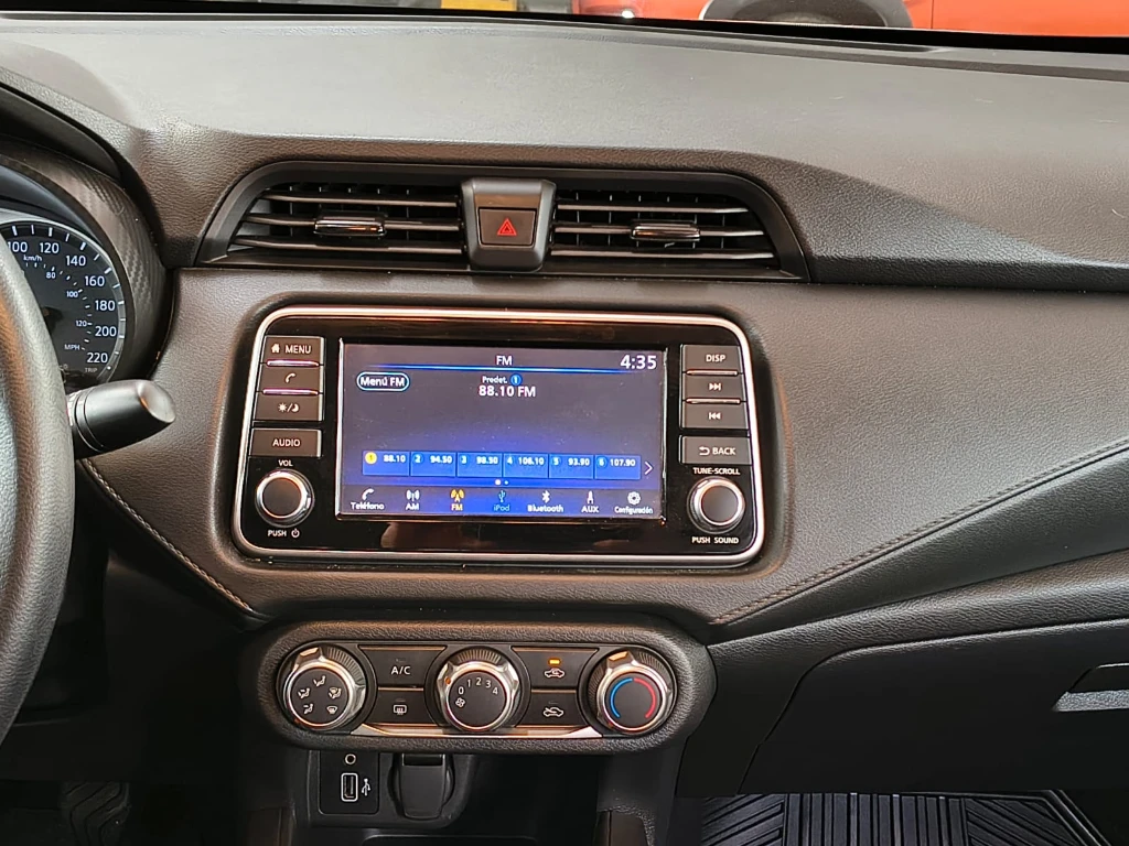 Nissan Versa 1.6 Sense 4x2 Mt 4p año 2025