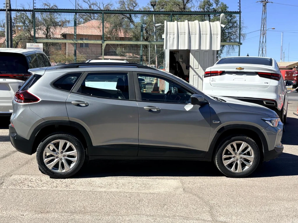Chevrolet Tracker 1.2t Ltz R 4x2 At 5p año 2025