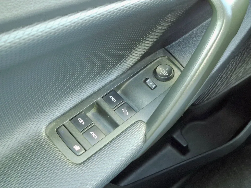 Chevrolet Tracker 1.2t Ltz R 4x2 At 5p año 2025