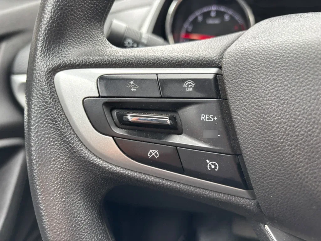 Chevrolet Tracker 1.2t Ltz R 4x2 At 5p año 2025