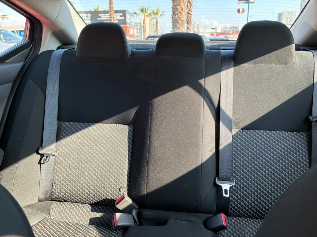 Nissan Versa 1.6 Sense 4x2 Mt 4p año 2025