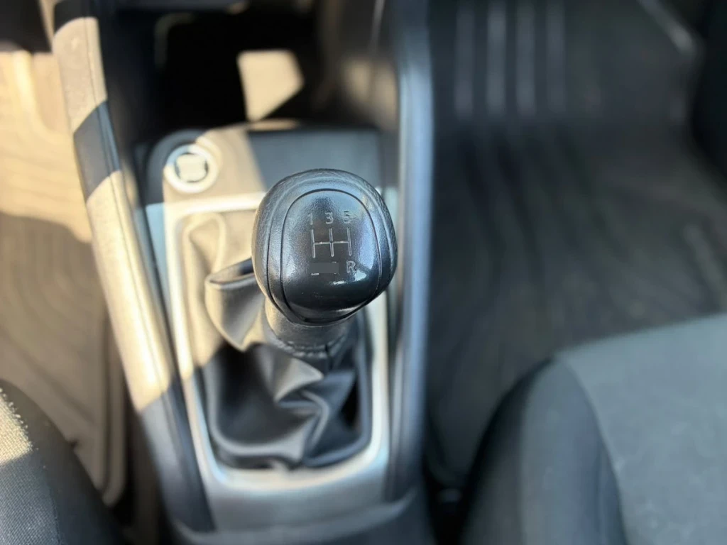 Nissan Versa 1.6 Sense 4x2 Mt 4p año 2025