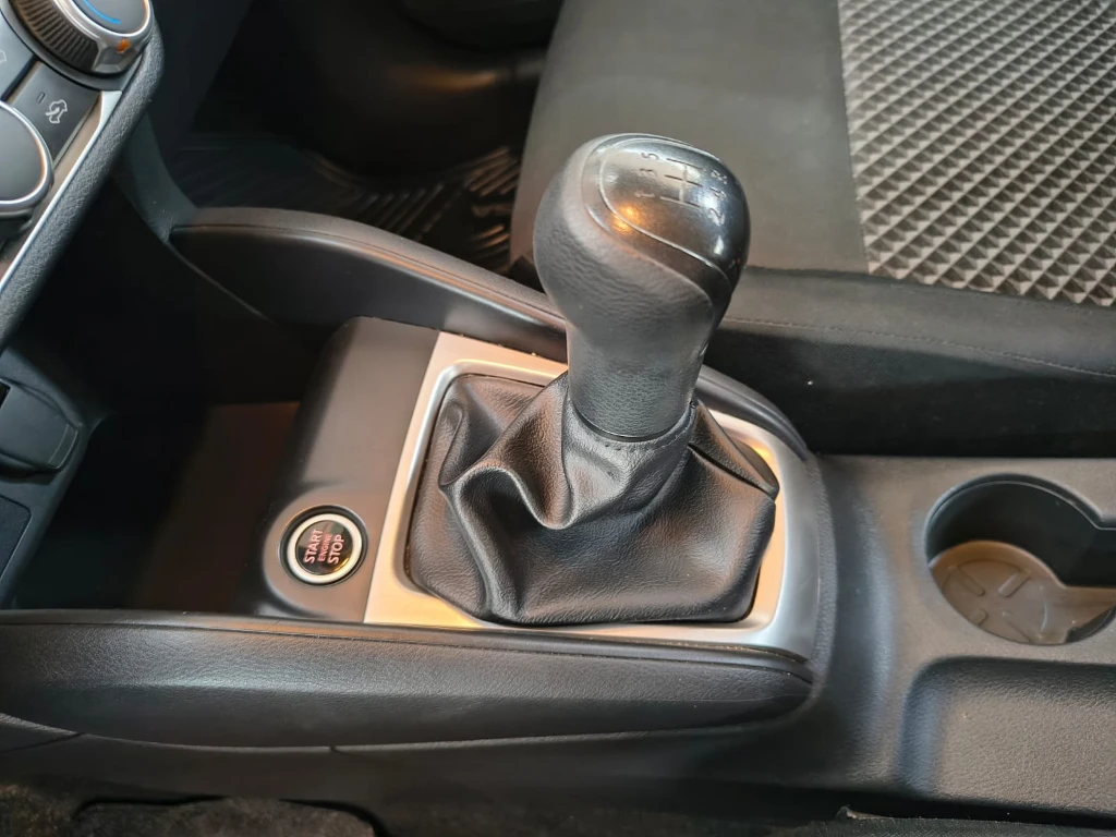 Nissan Versa 1.6 Sense 4x2 Mt 4p año 2025