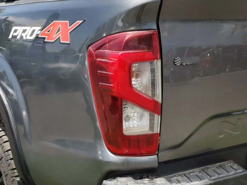 Nissan Navara 2.3d Pro4x Diesel 4x4 Dob.cab. At 4p año 2022
