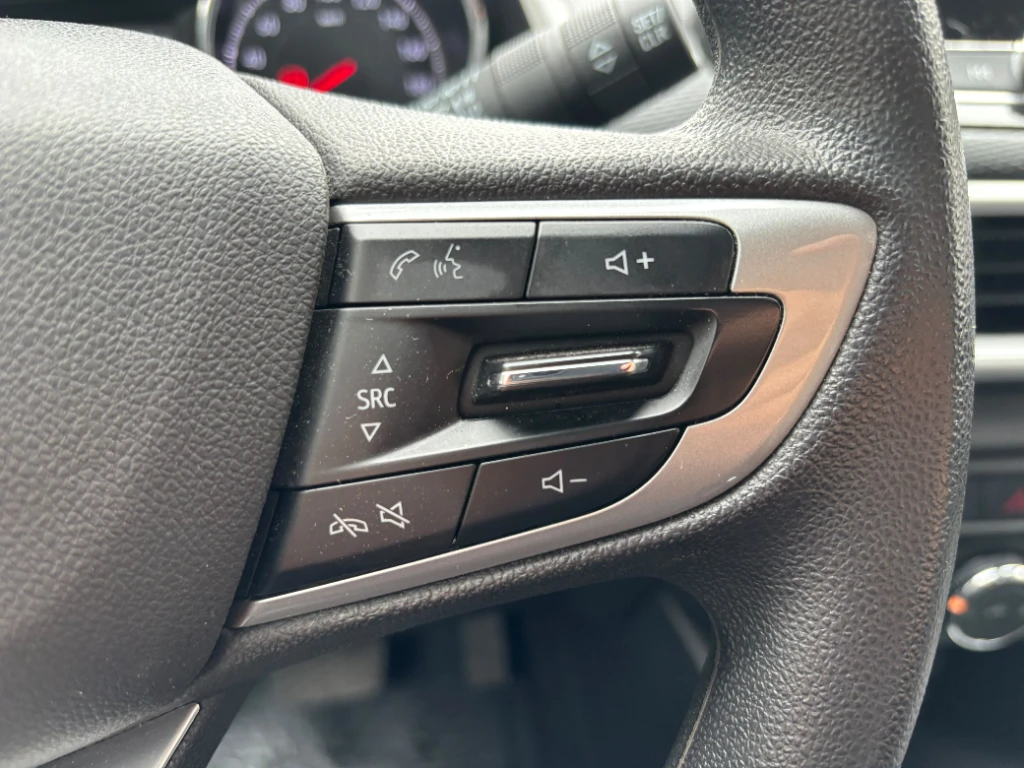 Chevrolet Tracker 1.2t Ltz R 4x2 At 5p año 2025