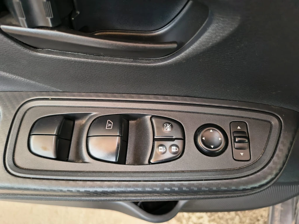 Nissan Versa 1.6 Sense 4x2 Mt 4p año 2025