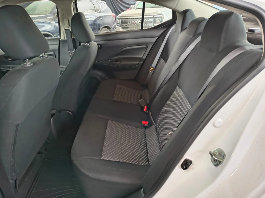 Nissan Versa 1.6 Sense 4x2 Mt 4p año 2025