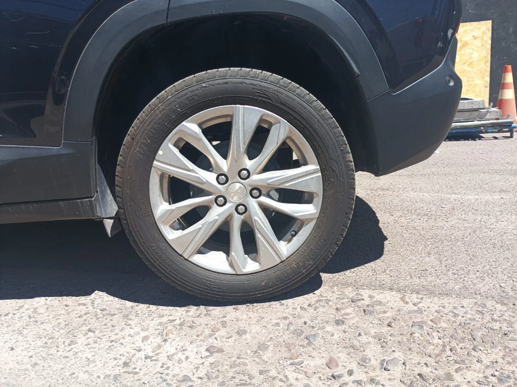 Chevrolet Tracker 1.2t Ltz R 4x2 At 5p año 2025