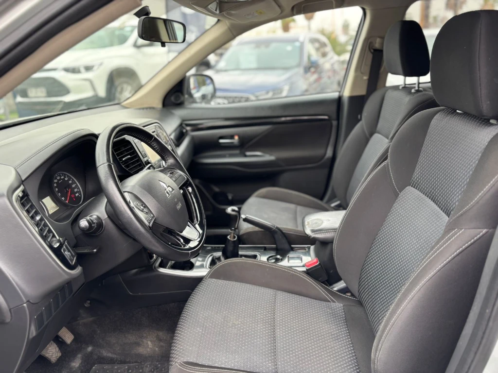 Mitsubishi Outlander 2.0 4x2 Mt 5p año 2021
