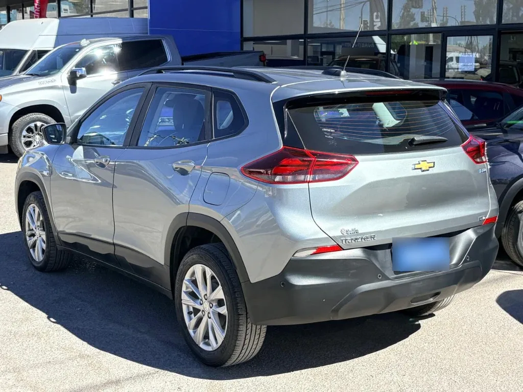 Chevrolet Tracker 1.2t Ltz R 4x2 At 5p año 2025