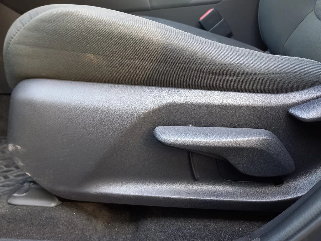 Toyota Rav4 2.0 Xle 4x2 Cvt At 5p año 2021