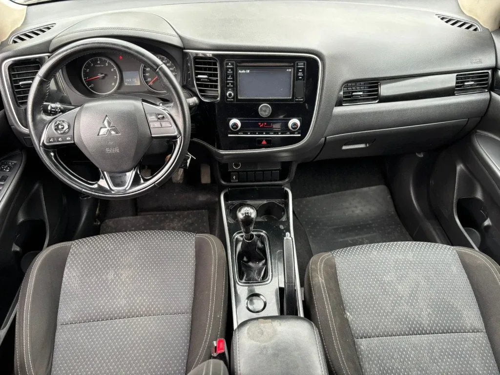 Mitsubishi Outlander 2.0 4x2 Mt 5p año 2021