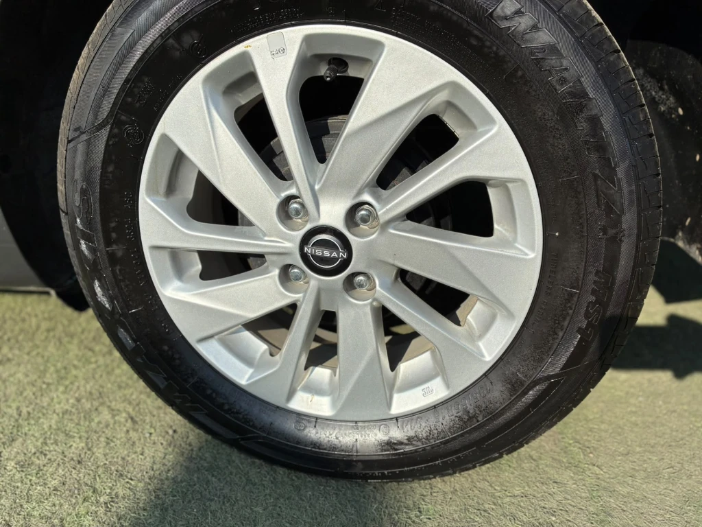 Nissan Versa 1.6 Sense 4x2 Mt 4p año 2025