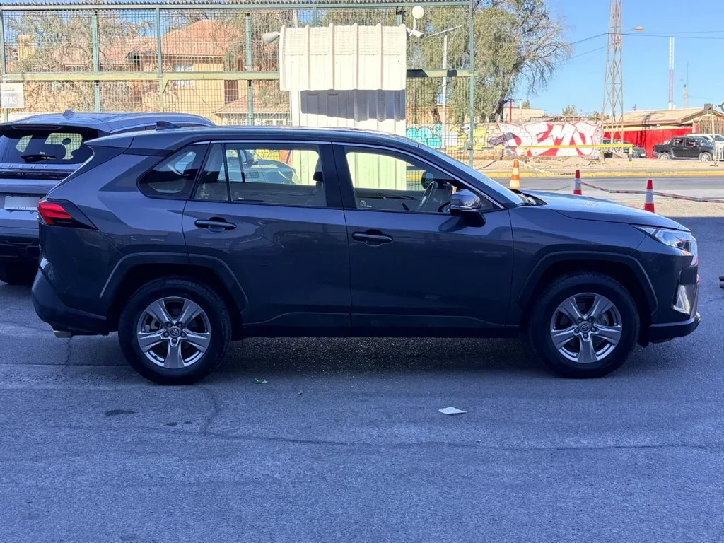 Toyota Rav4 2.0 Le 4x2 Cvt At 5p año 2025