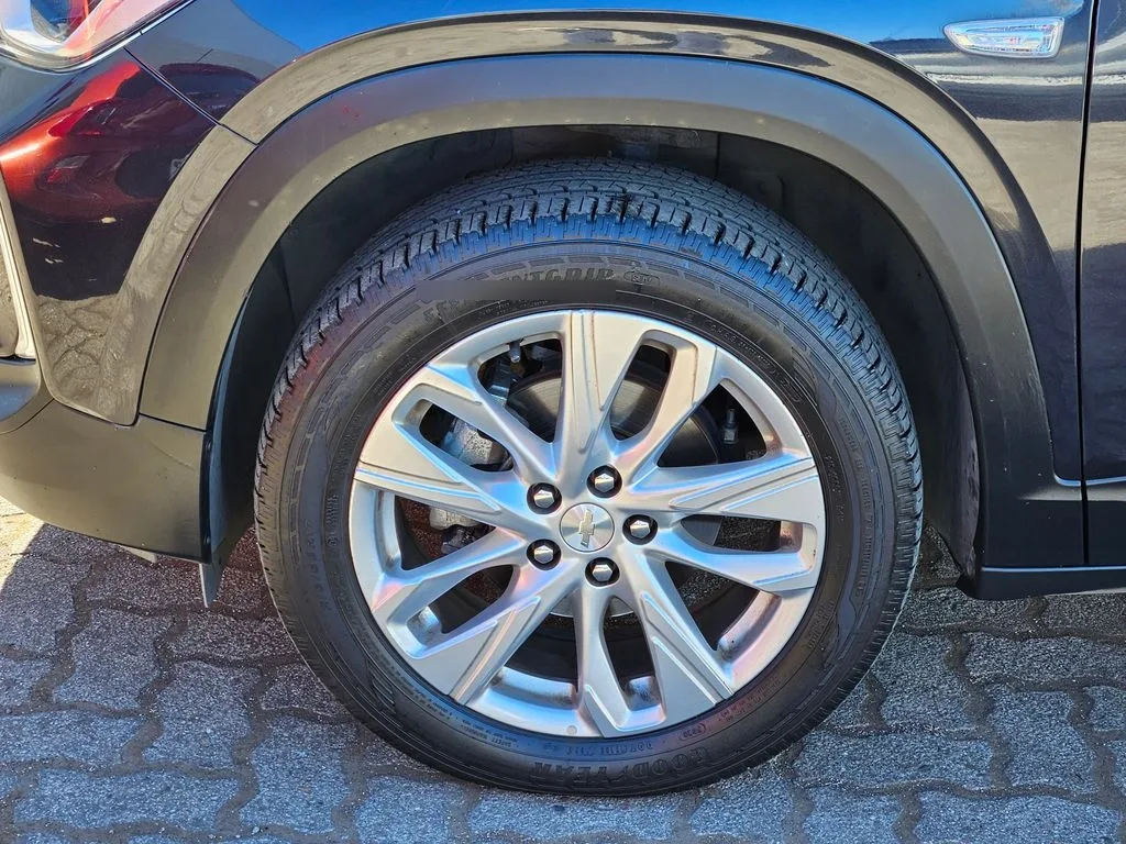 Chevrolet Tracker 1.2t Ltz R 4x2 At 5p año 2025