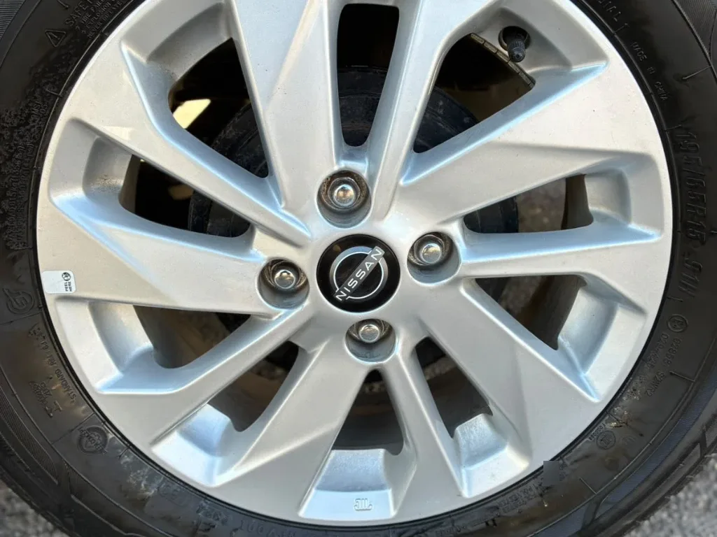 Nissan Versa 1.6 Sense 4x2 Mt 4p año 2025