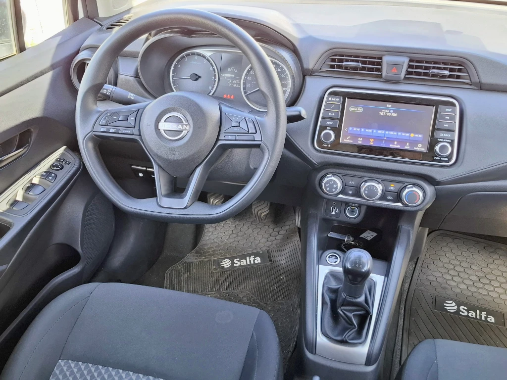 Nissan Versa 1.6 Sense 4x2 Mt 4p año 2025