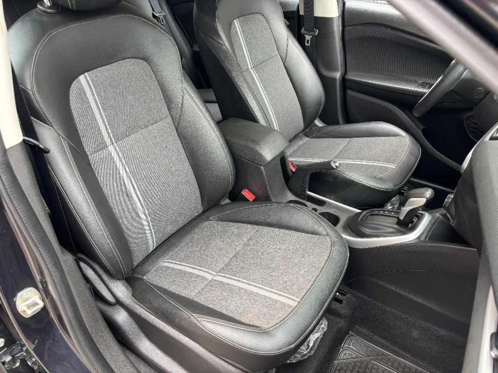Chevrolet Tracker 1.2t Ltz R 4x2 At 5p año 2025
