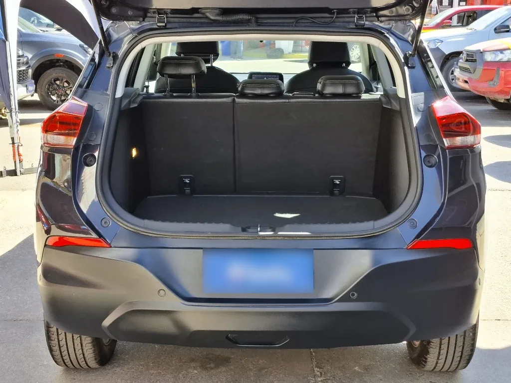 Chevrolet Tracker 1.2t Ltz R 4x2 At 5p año 2025