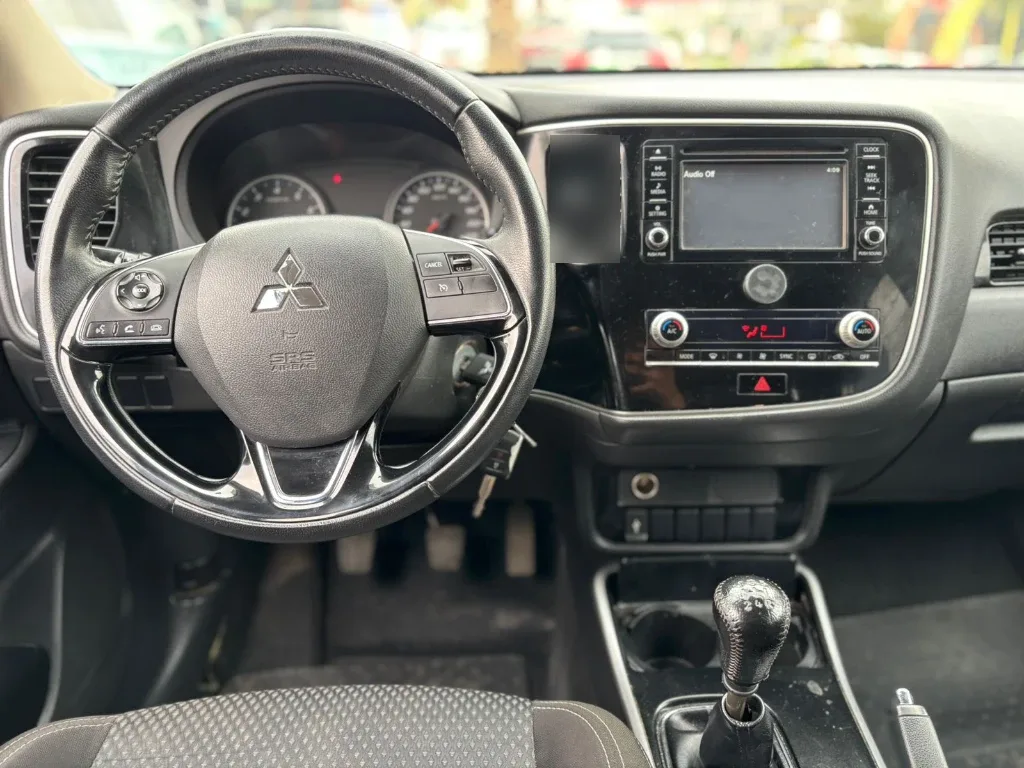 Mitsubishi Outlander 2.0 4x2 Mt 5p año 2021
