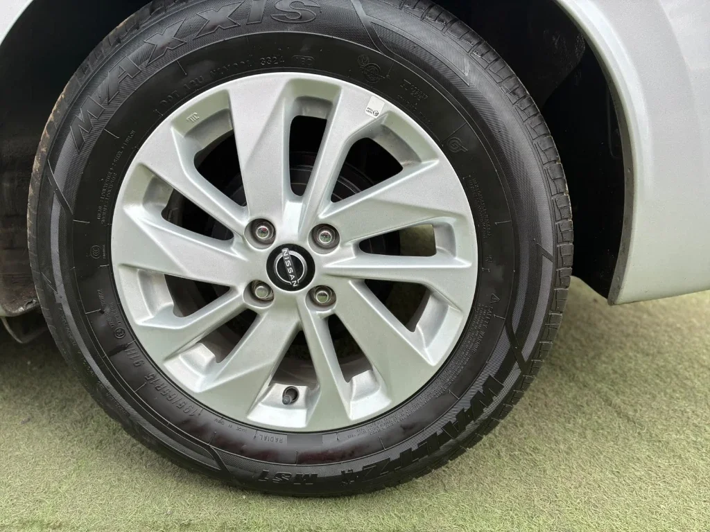 Nissan Versa 1.6 Sense 4x2 Mt 4p año 2025