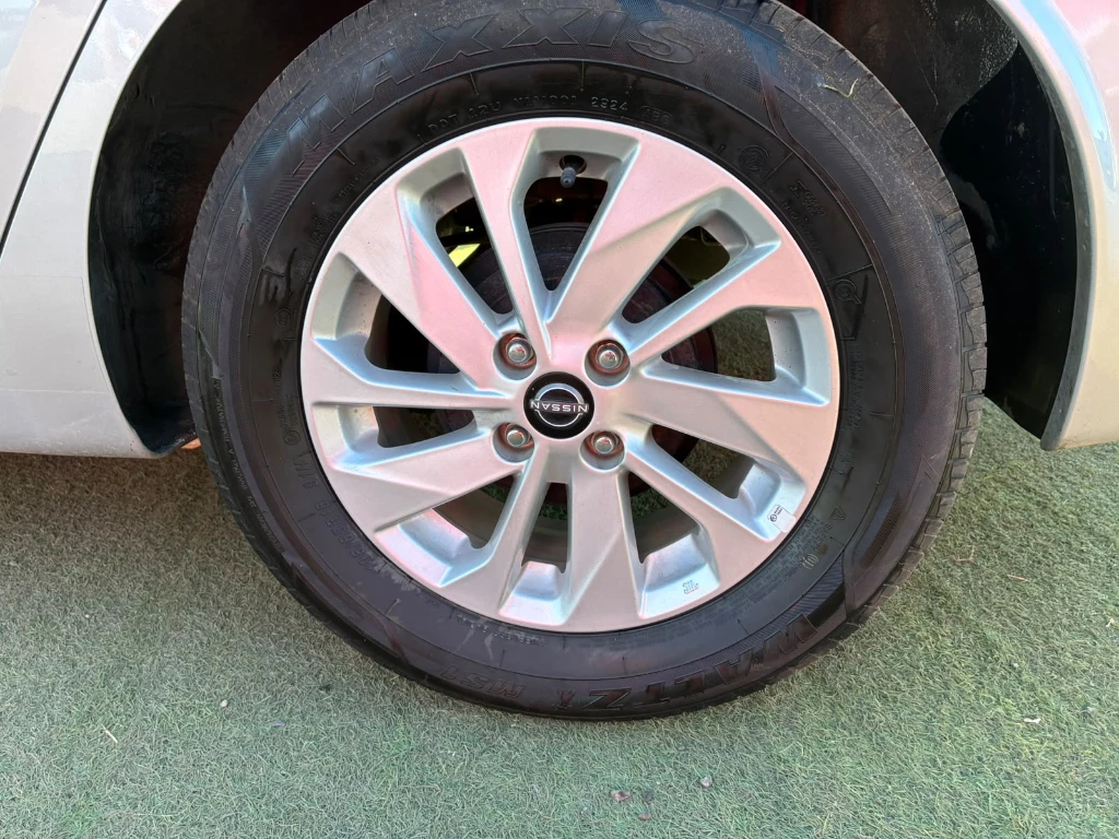 Nissan Versa 1.6 Sense 4x2 Mt 4p año 2025