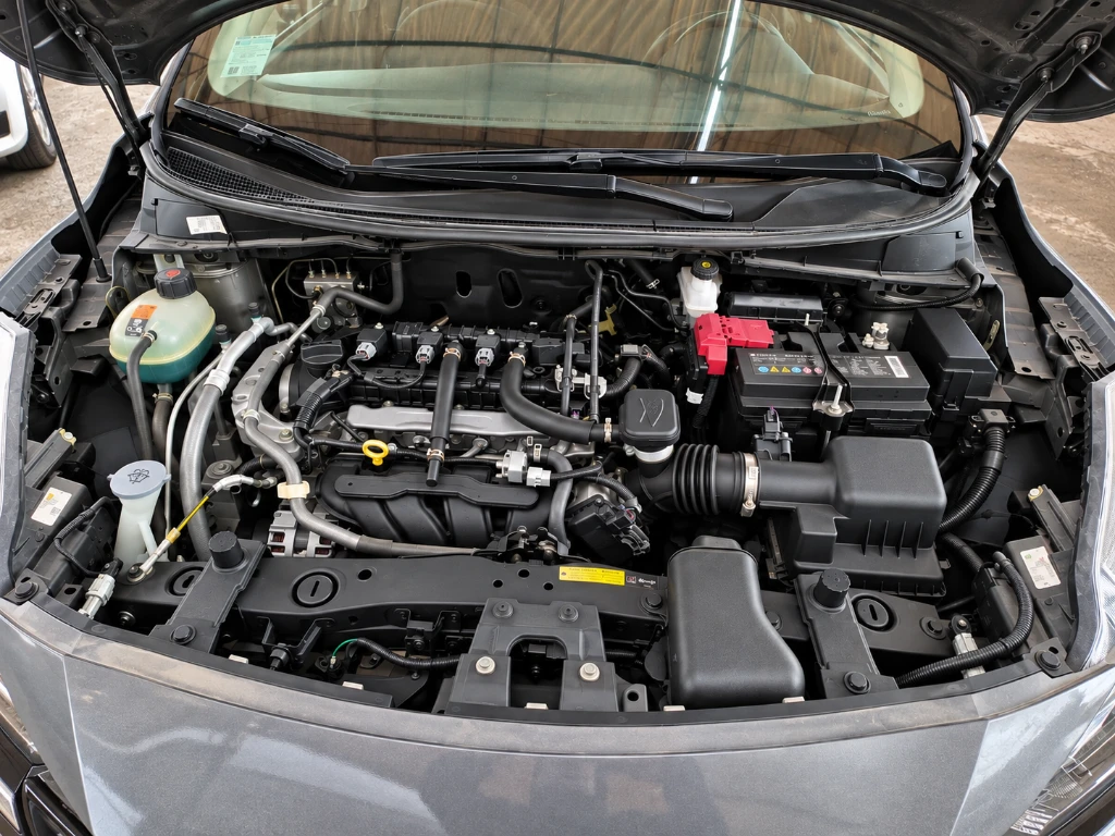 Nissan Versa 1.6 Sense 4x2 Mt 4p año 2025