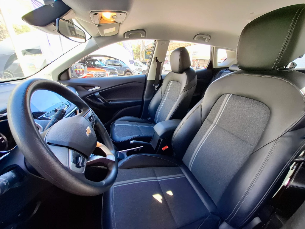 Chevrolet Tracker 1.2t Ltz R 4x2 At 5p año 2025
