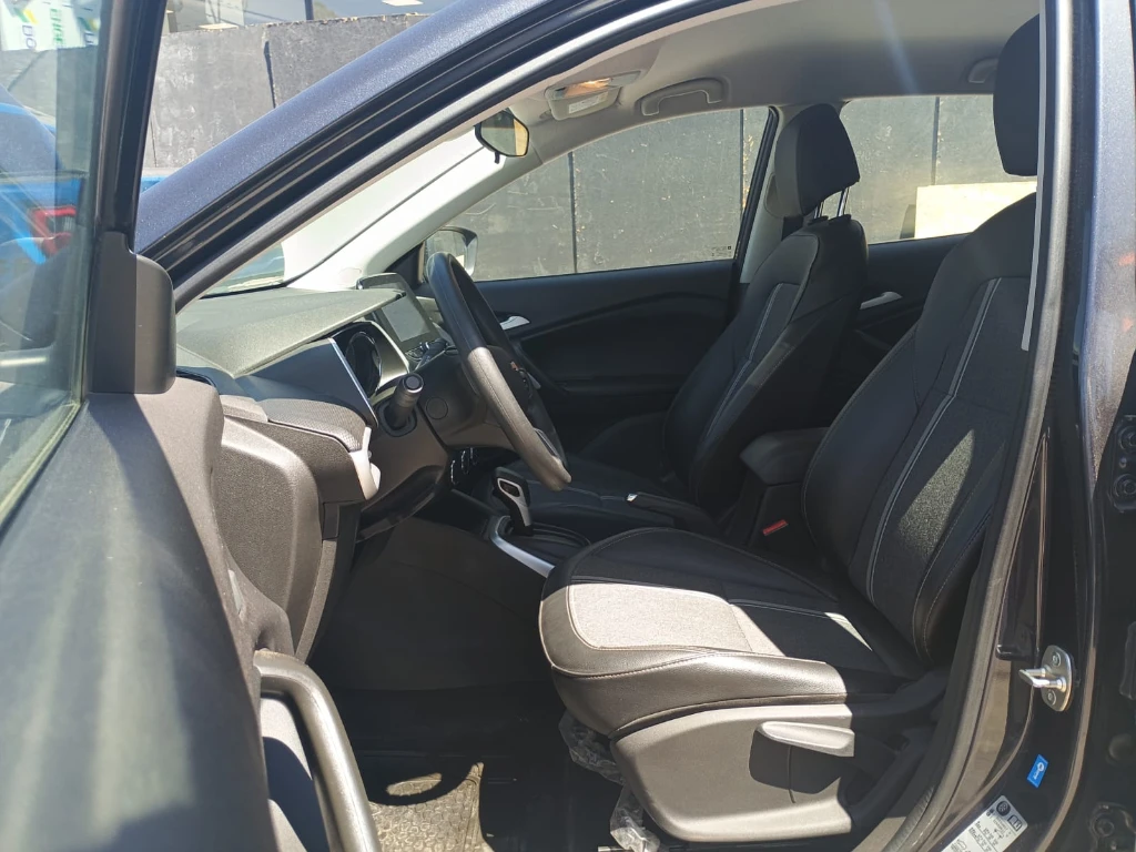 Chevrolet Tracker 1.2t Ltz R 4x2 At 5p año 2025