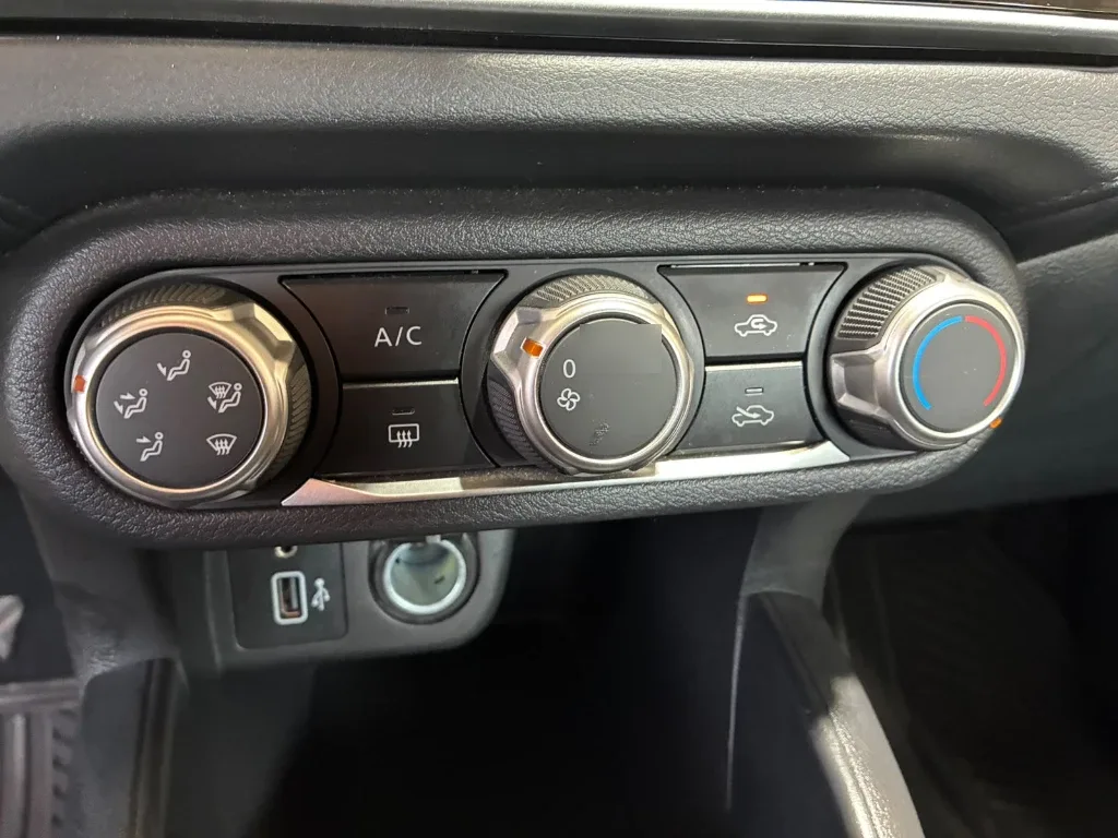 Nissan Versa 1.6 Sense 4x2 Mt 4p año 2025