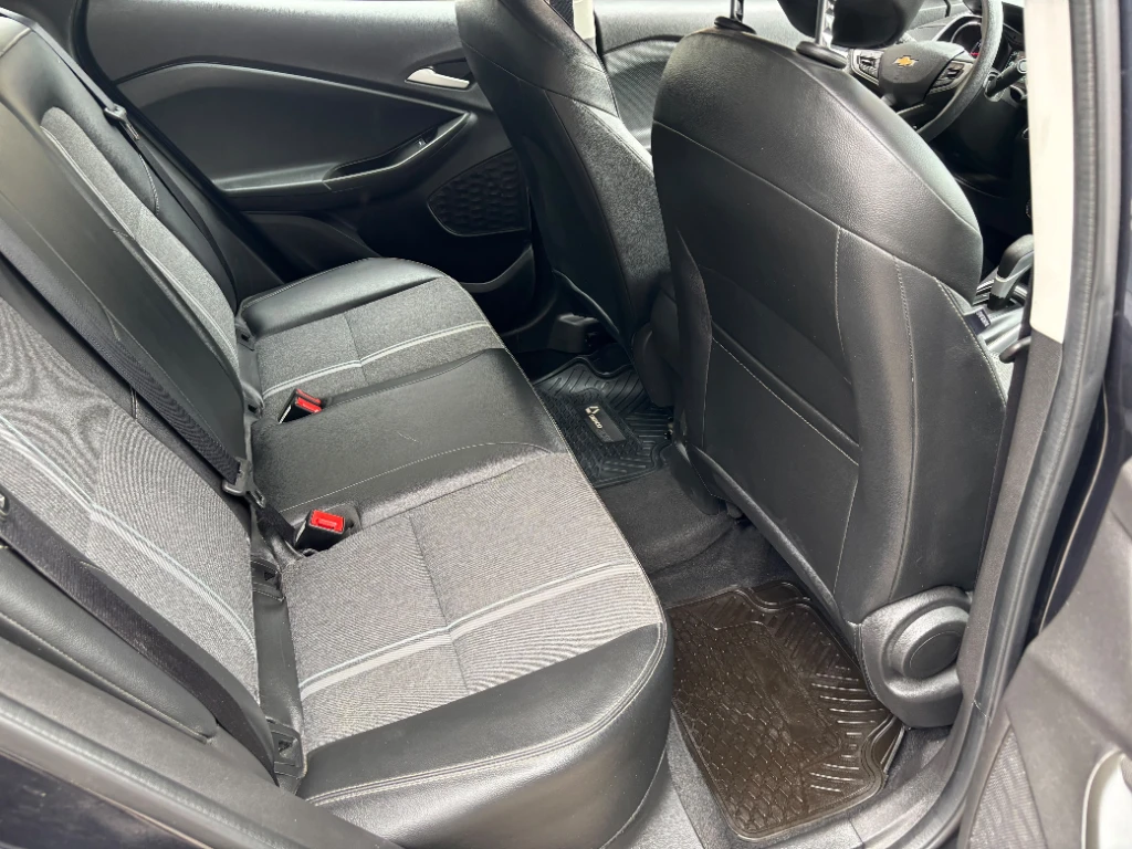 Chevrolet Tracker 1.2t Ltz R 4x2 At 5p año 2025