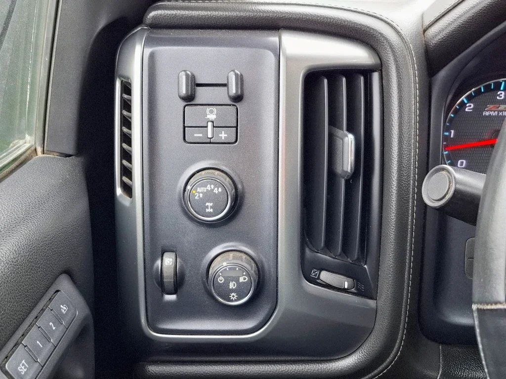 Chevrolet Silverado 5.3 Lt 4wd Ext Z71 Dob. Cab. At 4p año 2019