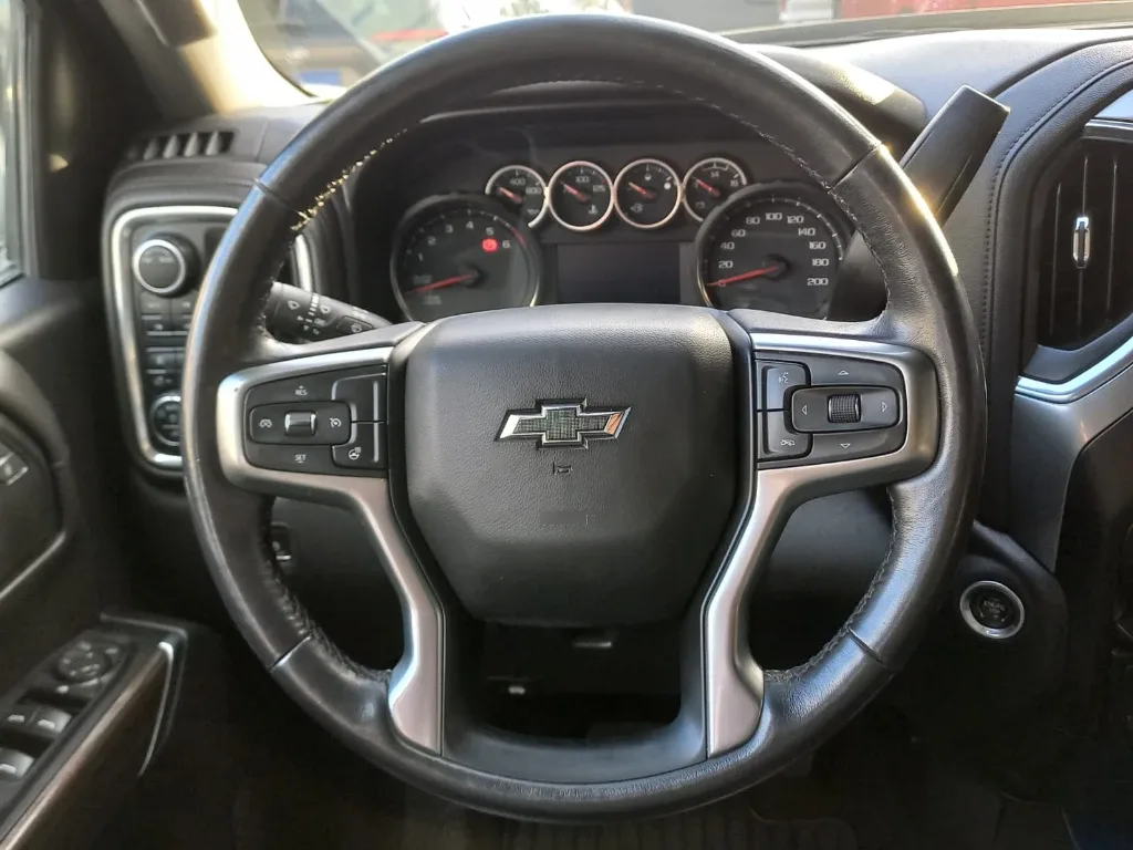 Chevrolet Silverado 5.3 Lt Trailboss Z71 4x4 At 4p año 2022
