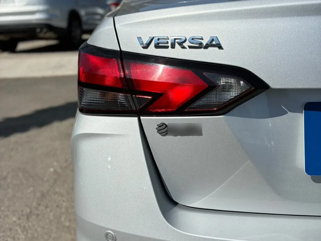 Nissan Versa 1.6 Sense 4x2 Mt 4p año 2025