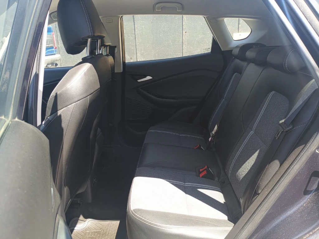 Chevrolet Tracker 1.2t Ltz R 4x2 At 5p año 2025