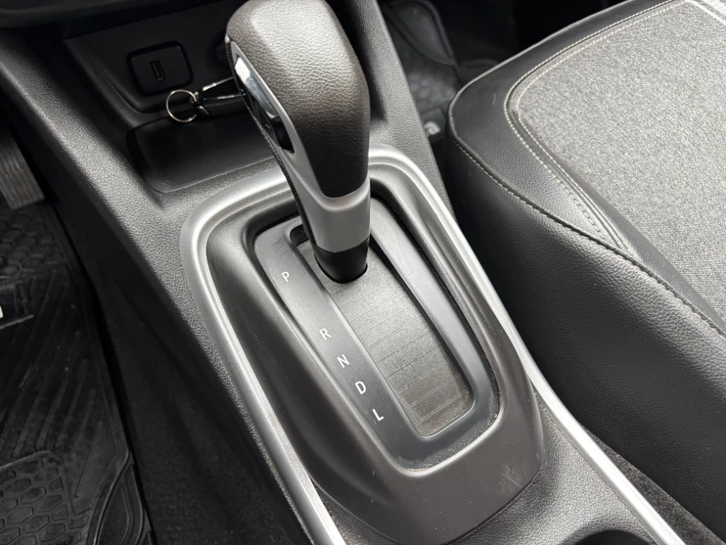 Chevrolet Tracker 1.2t Ltz R 4x2 At 5p año 2025