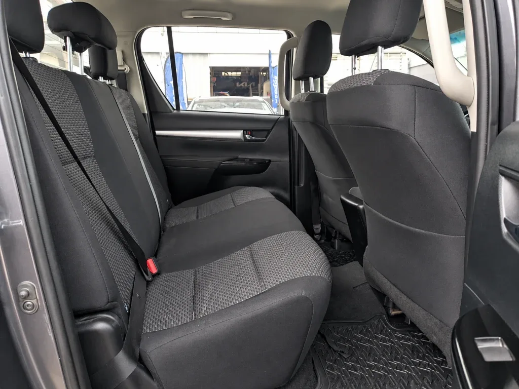 Toyota Hilux 2.4 Sr Diesel 4x2 Dob. Cab. Mt 4p año 2024