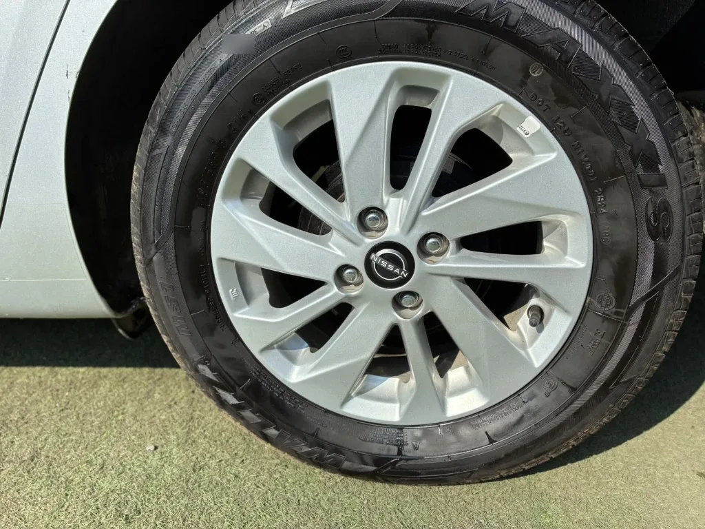 Nissan Versa 1.6 Sense 4x2 Mt 4p año 2025