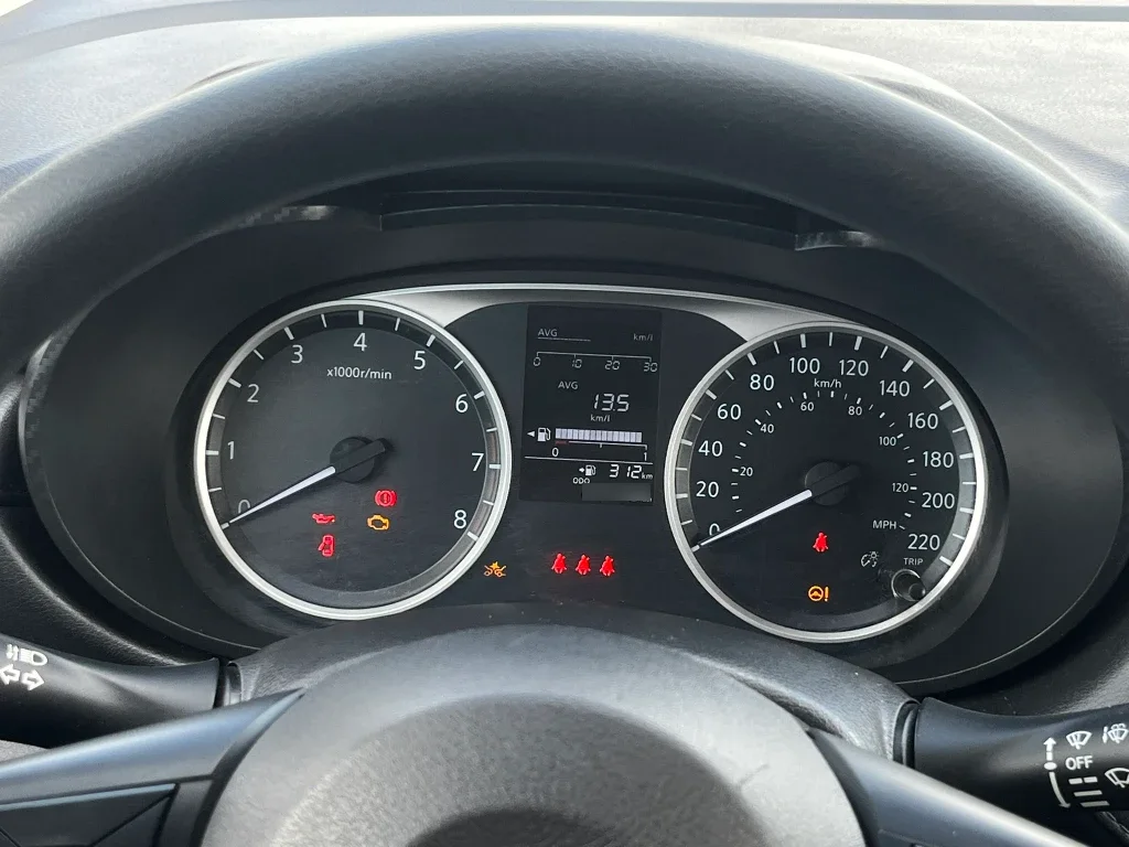 Nissan Versa 1.6 Sense 4x2 Mt 4p año 2025