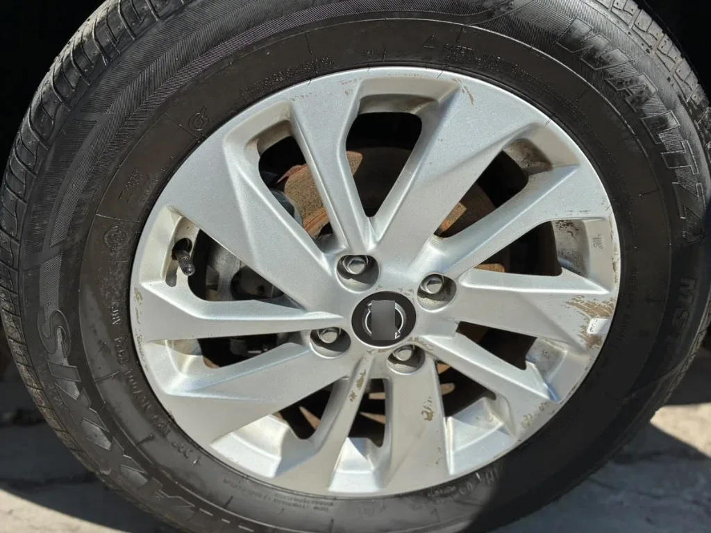 Nissan Versa 1.6 Sense 4x2 Mt 4p año 2025