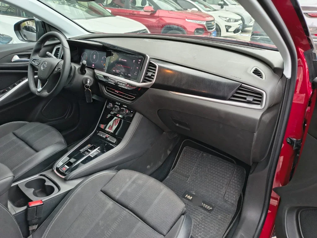 Opel Grandland 1.2t Gs Line 4x2 At 5p año 2025