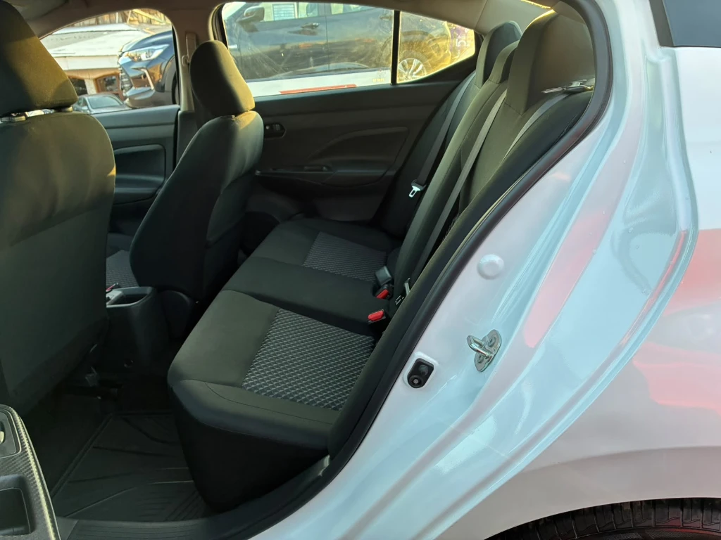 Nissan Versa 1.6 Sense 4x2 Mt 4p año 2025