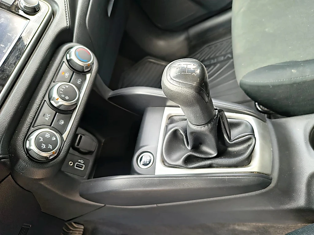 Nissan Versa 1.6 Sense 4x2 Mt 4p año 2025