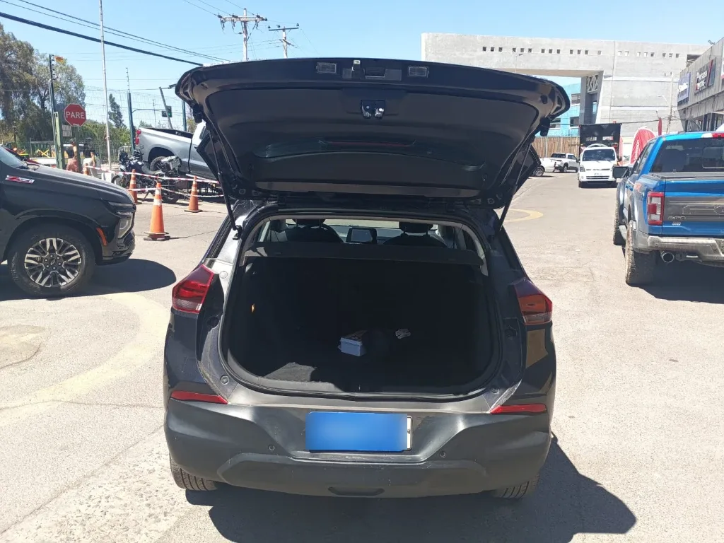 Chevrolet Tracker 1.2t Ltz R 4x2 At 5p año 2025