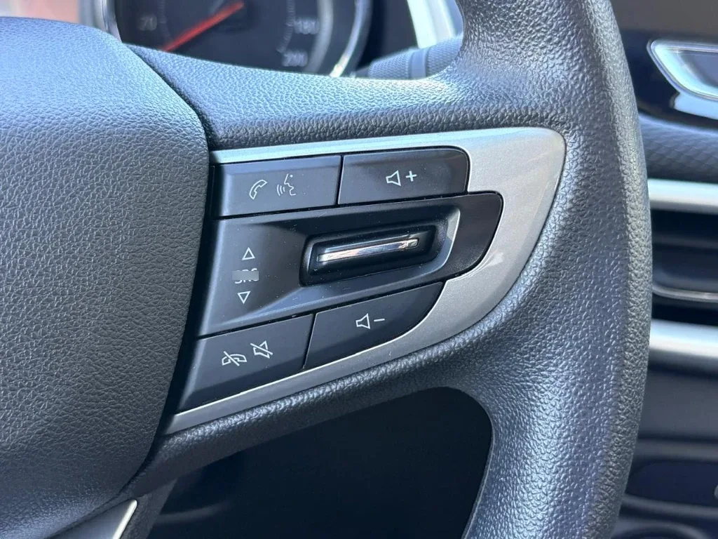 Chevrolet Tracker 1.2t Ltz R 4x2 At 5p año 2025