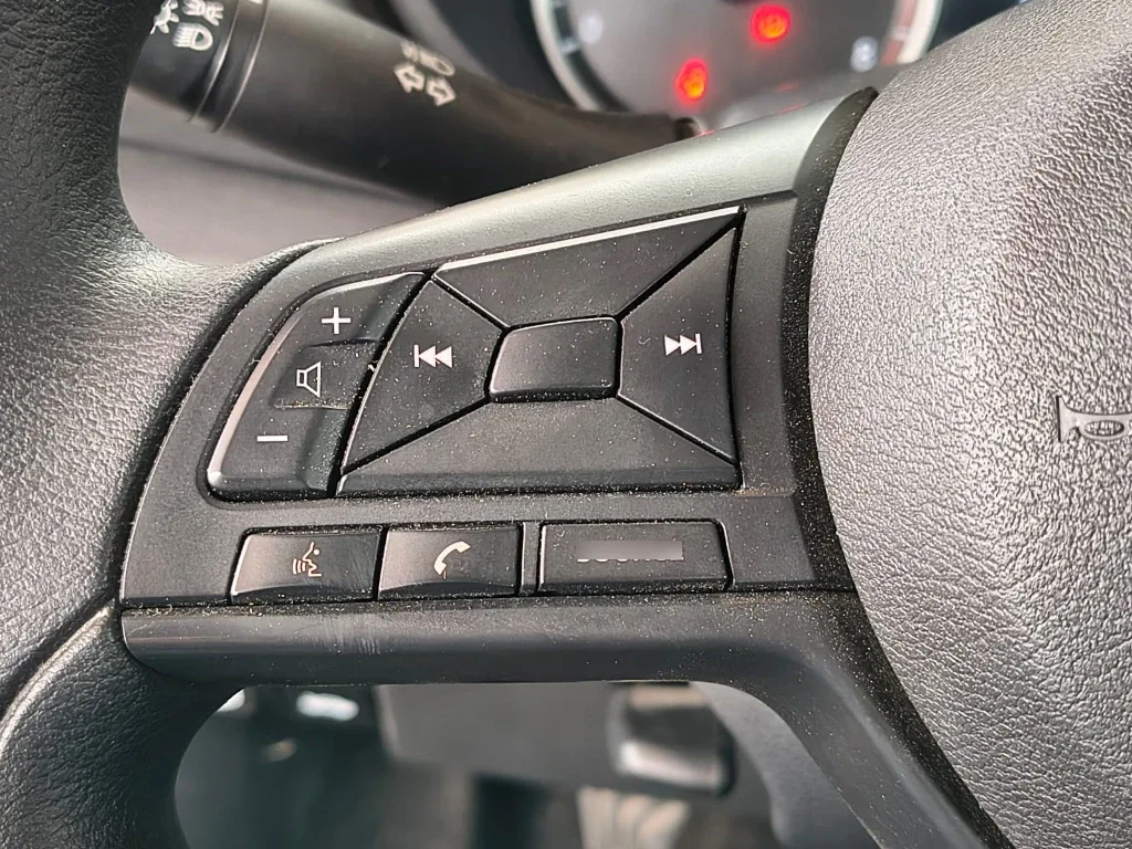 Nissan Versa 1.6 Sense 4x2 Mt 4p año 2025